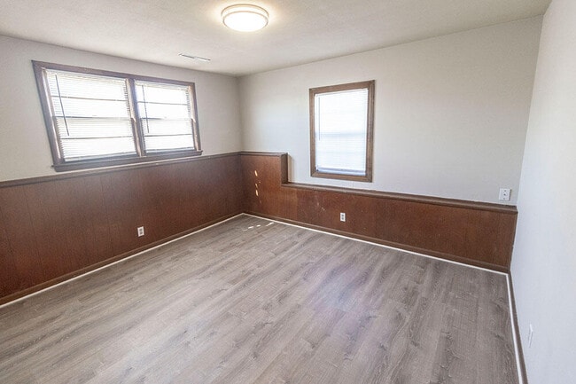 Building Photo - 1804 Sylvan Ln