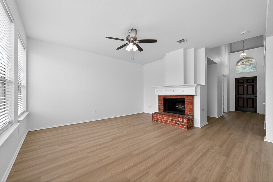 Building Photo - 2125 Elm Falls Pl