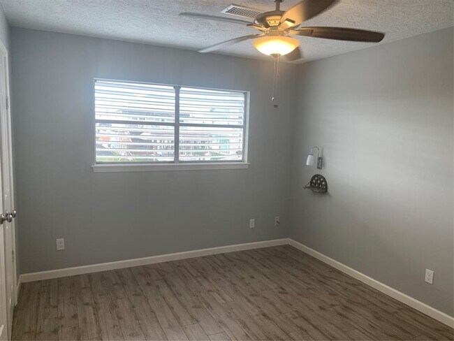 Building Photo - 1099 Redfish St