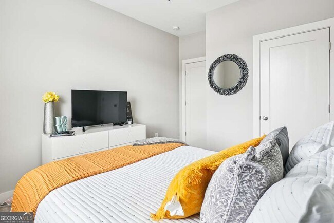 Building Photo - 144 1st Ave NW