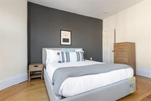 Building Photo - 674 Washington St