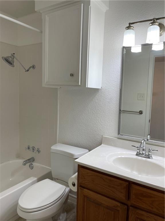 Building Photo - 6501 E Hill Dr