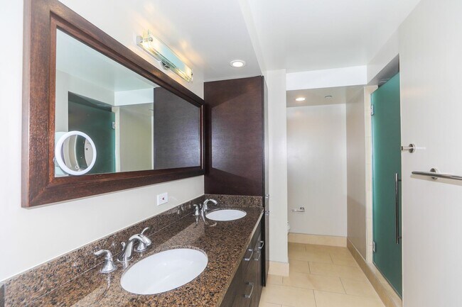 Building Photo - Allure Waikiki - 2 bedroom, 2 bath with 1 ...