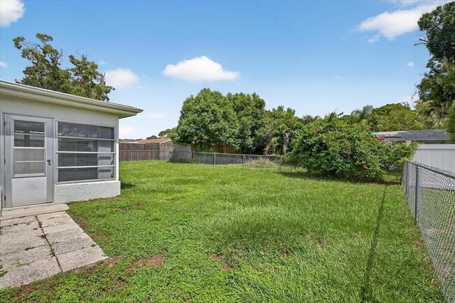 Building Photo - 7725 Summertree Ln
