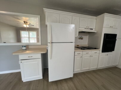 Building Photo - "Charming 3-Bed, 2-Bath Haven on 68th Street, Lubbock - Perfectly Cozy at 1088 Sq Ft!"