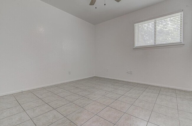 Building Photo - 805 Sirocco Dr