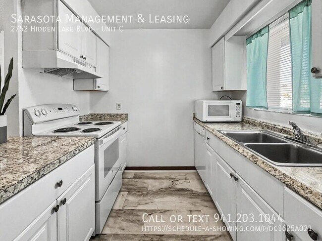 Building Photo - 2752 Hidden Lake Blvd