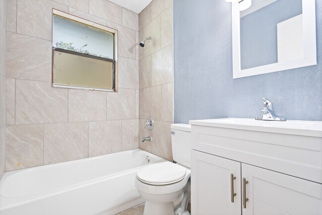 Building Photo - Move-In Ready 3-Bedroom Home in Beautiful Lakehills