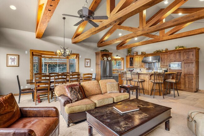 Building Photo - 2137 Overlook Dr