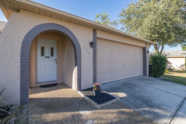Building Photo - 7334 Bent Oak Dr