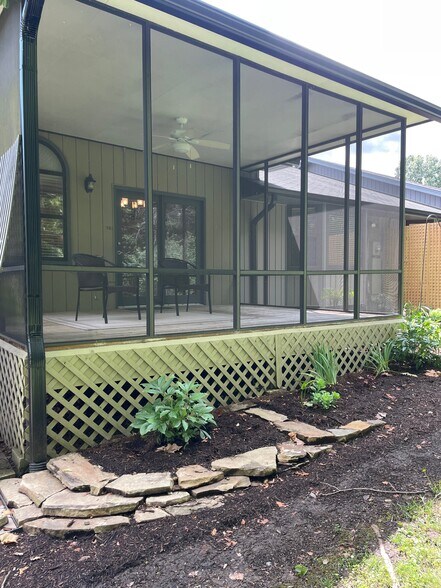 Screened porch - 135 Brandeis Ln
