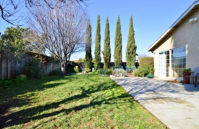 Building Photo - $3,490 / GORGEOUS CENTRAL FREMONT HOME COM...
