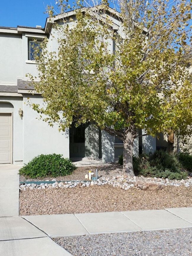 Building Photo - Beautiful Home in Gated Community w/pool