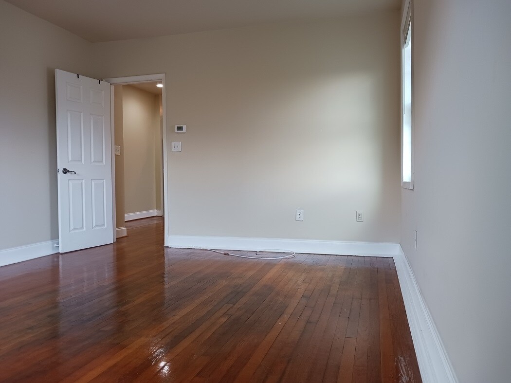 Building Photo - 1309 Bryant St NE