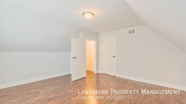 Building Photo - 2833 N Avers Ave