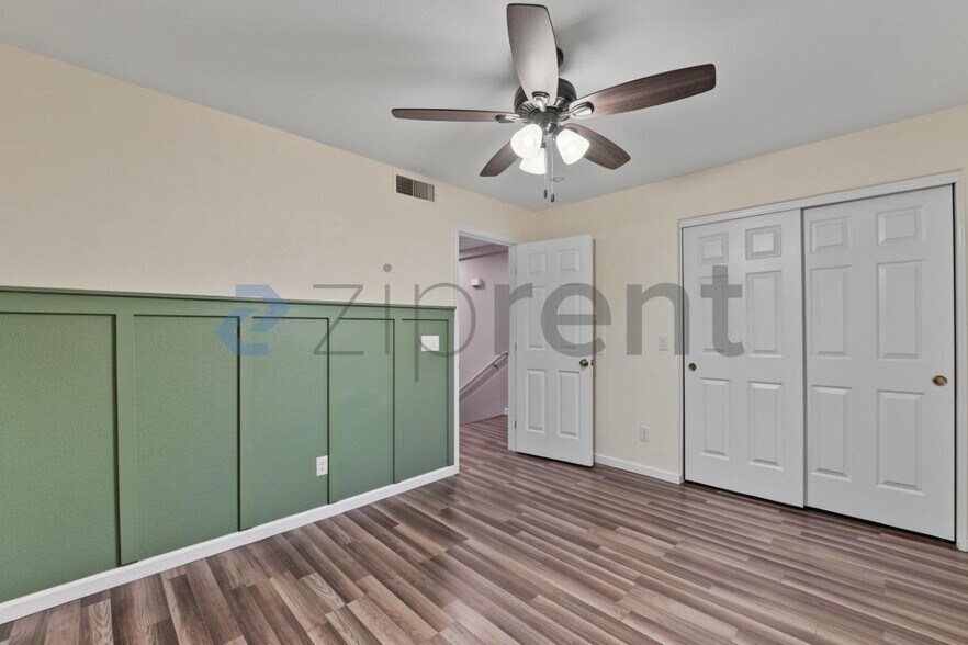Building Photo - Unit 215