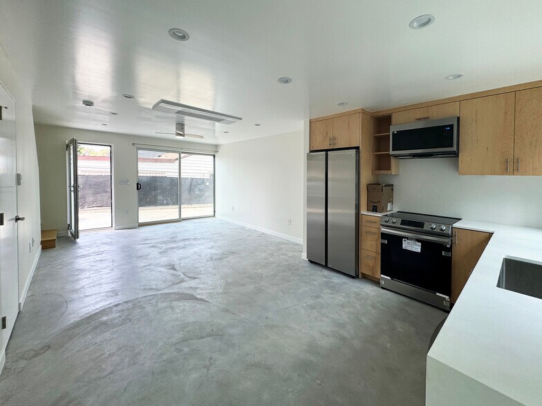 Building Photo - 5644 Aldama St