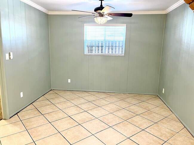 Building Photo - 4 Bedroom Single Family Home in Phoenix