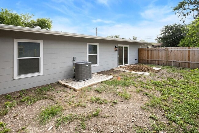 Building Photo - 306 Westmoreland Dr