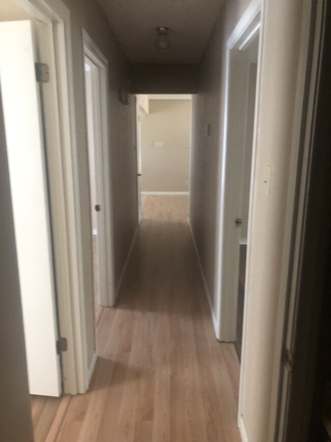 hallway to bedrooms - 128 Presidio Pl