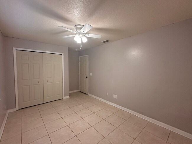 Building Photo - 53 Birchwood Dr