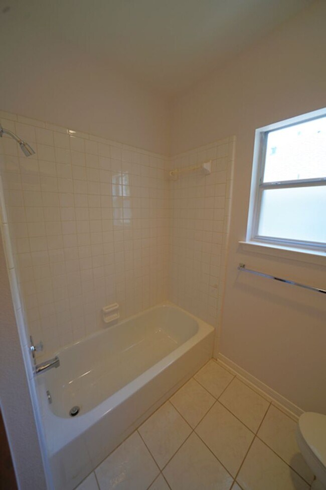 Building Photo - Beautifully Updated Home in Olympia Hills ...