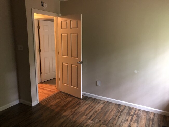 Building Photo - 2021 Eastwood Dr