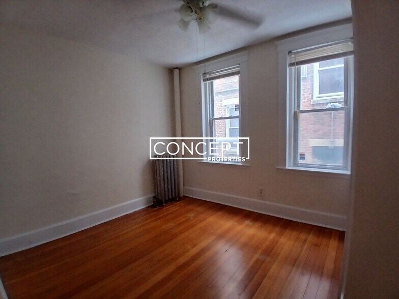 Building Photo - 15 Barrows St