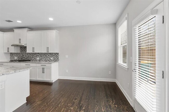 Building Photo - 204 Cardinal ln