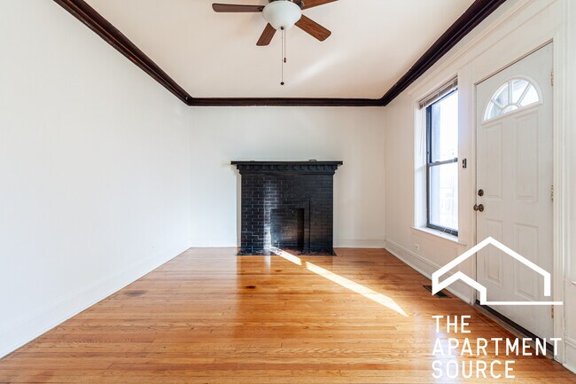 Building Photo - 900 W Belle Plaine Ave