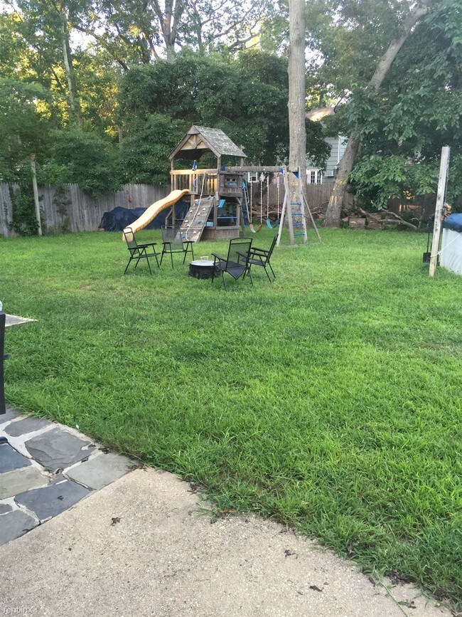 Building Photo - 26 Shady Nook Dr