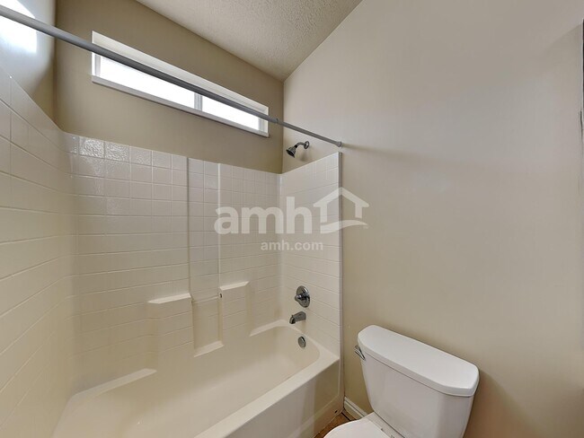 Building Photo - 738 Skipton Dr W