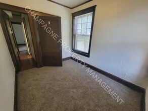 Building Photo - 620 W 39th Terrace
