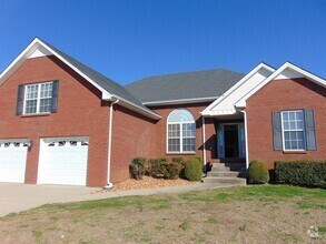 Building Photo - 3 Bedroom 2 Bathroom Home!