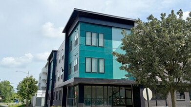 Building Photo - 404 E Clark