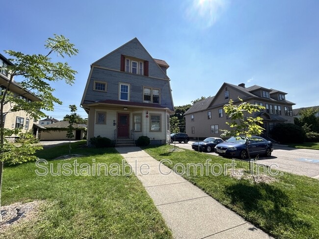 Building Photo - 36 Roxbury St
