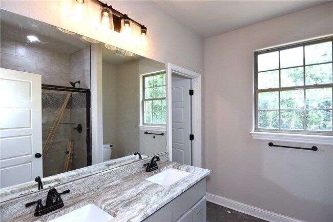 Building Photo - 21 Kirkcudbright Ln