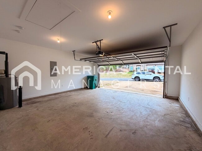 Building Photo - Modern Living in Brookwood!