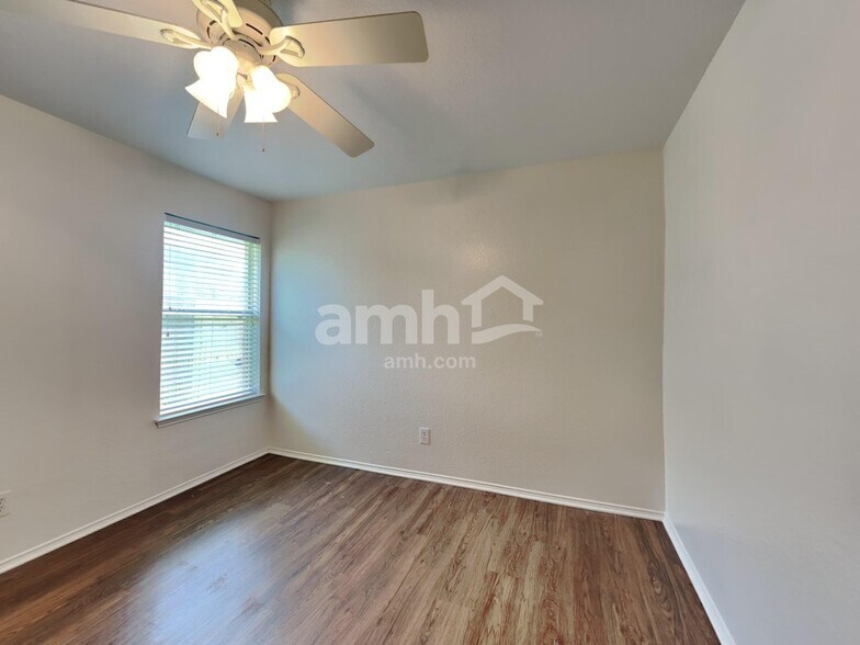 Building Photo - 733 Morgan Dr