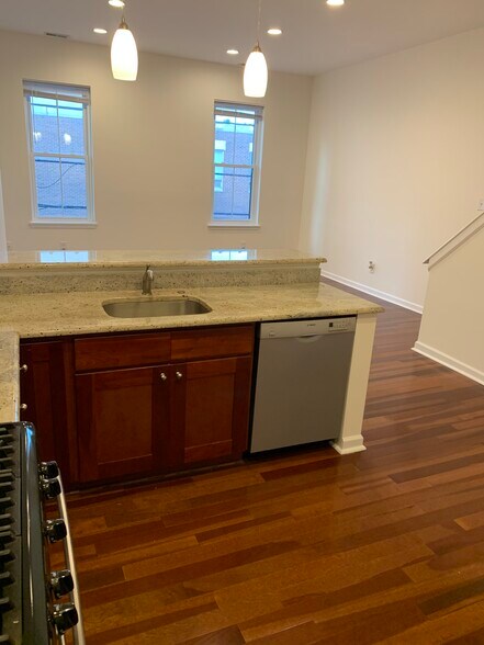 Building Photo - 1424 Catharine St