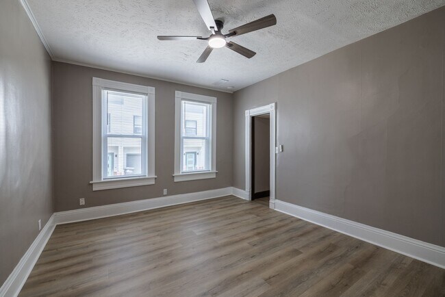 Building Photo - 5 Bedroom 2.5 Bath Midtown Home