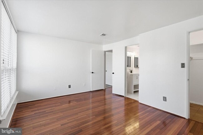 Building Photo - 3360 Huntley Sq Dr