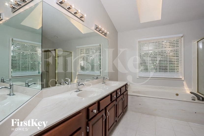 Building Photo - 16030 Surfview Ct