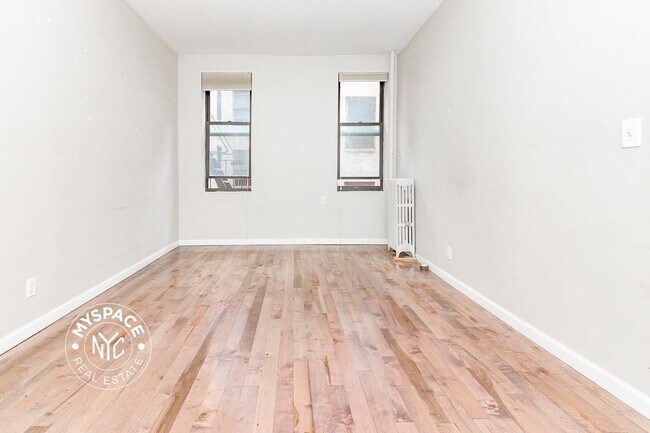 Building Photo - 240 Crown St