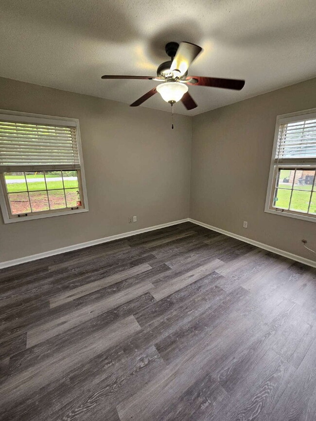 Building Photo - Remodeled house within walking distance of...