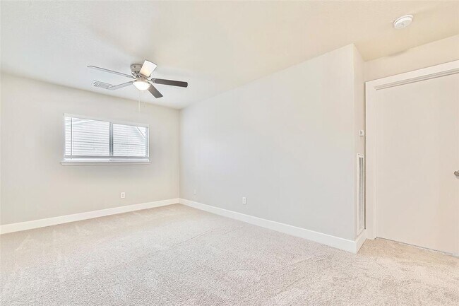 Building Photo - 5711 Silver Oak