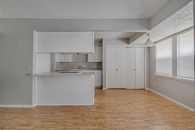 Building Photo - 833 Springhill Dr