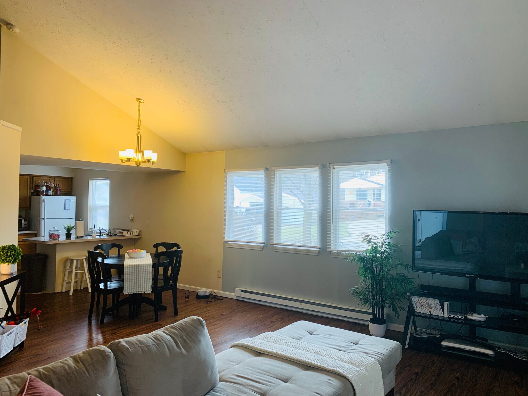 Building Photo - 1559 Olympus Dr