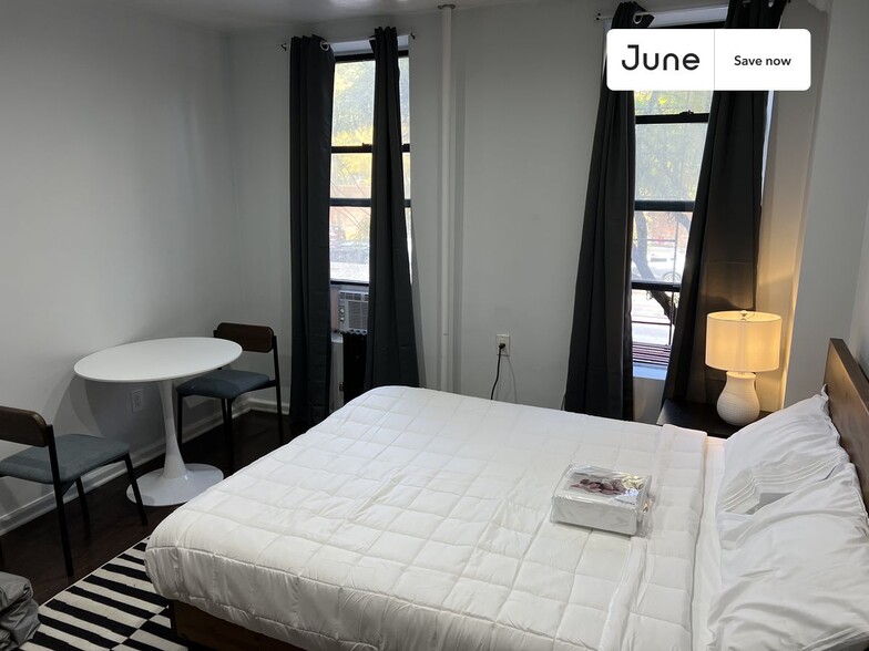 Building Photo - 534 E 14th St