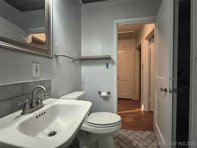 Building Photo - 3530 E 23rd St